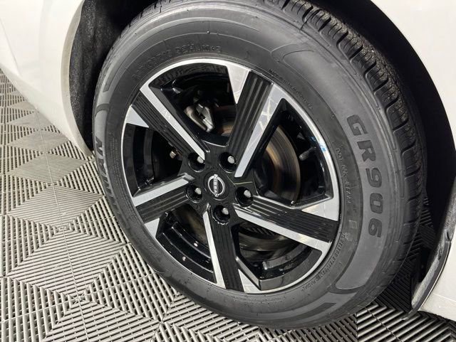 Used 2024 Nissan Sentra SV FWD image 17