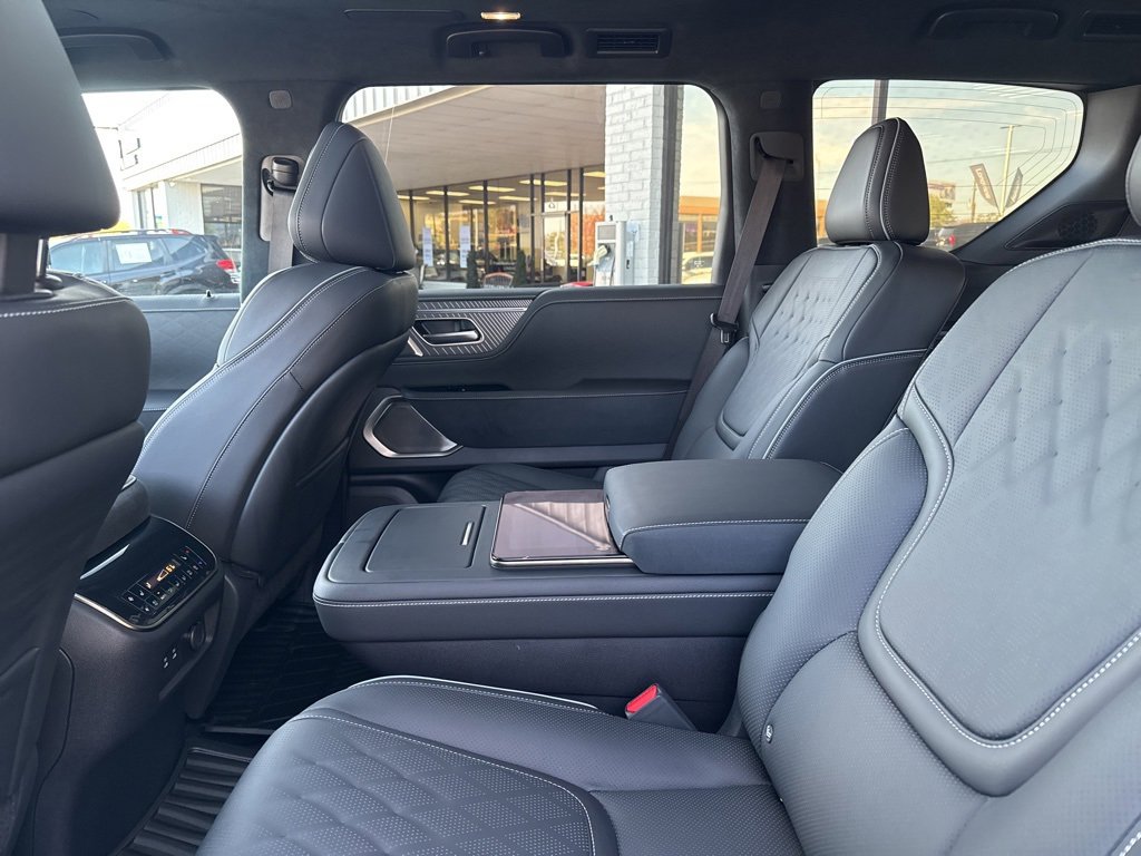 Used 2025 INFINITI QX80 Autograph image 44
