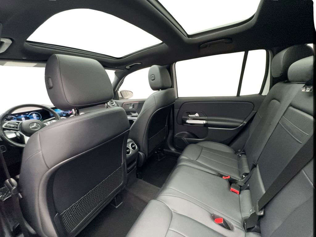 Used 2022 Mercedes-Benz GLB 250 4MATIC w/ Premium Package Lite image 23