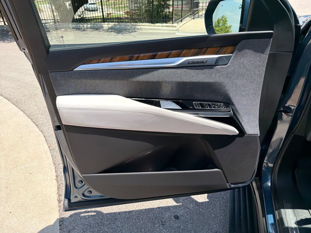 Certified 2025 Cadillac Escalade Sport Platinum AWD/4WD image 18