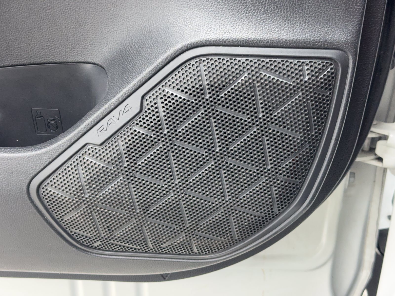 Used 2020 Toyota RAV4 XLE Premium FWD image 24