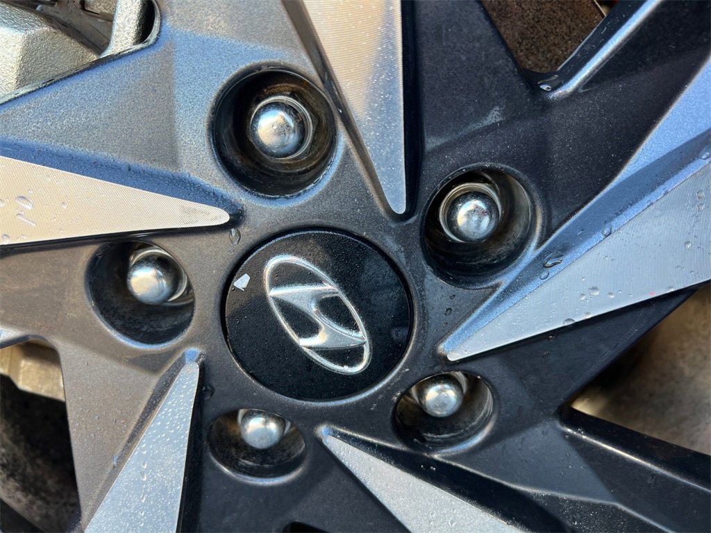 Used 2023 Hyundai Elantra Limited image 37