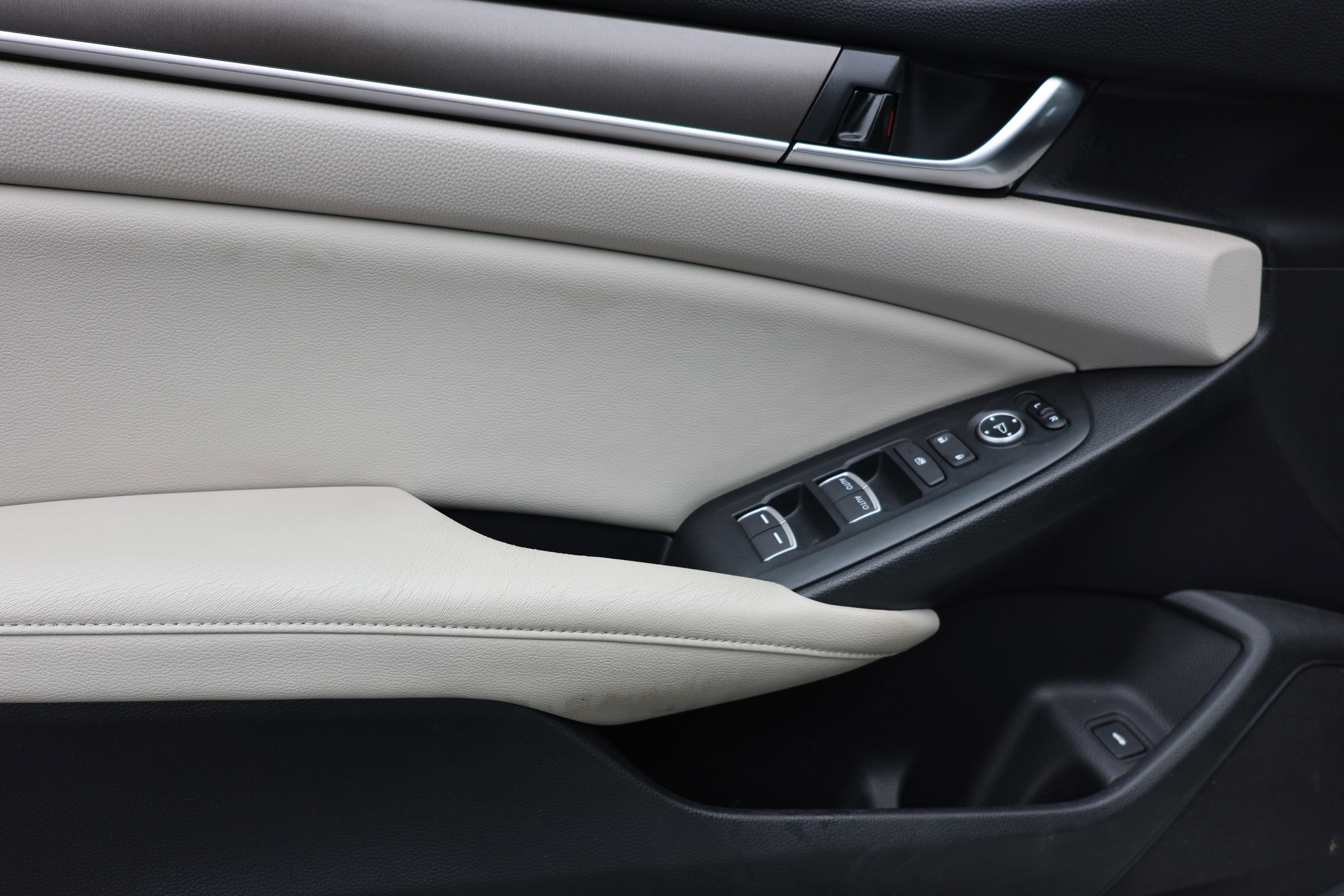 Used 2018 Honda Accord LX image 18