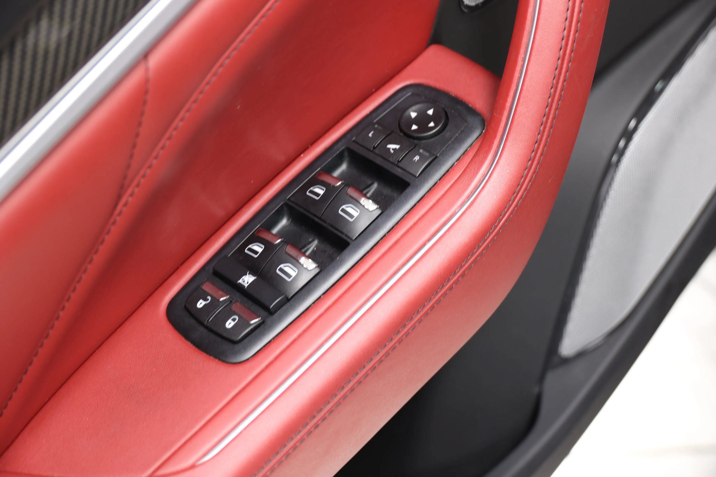 Used 2021 Maserati Levante GTS AWD/4WD image 11