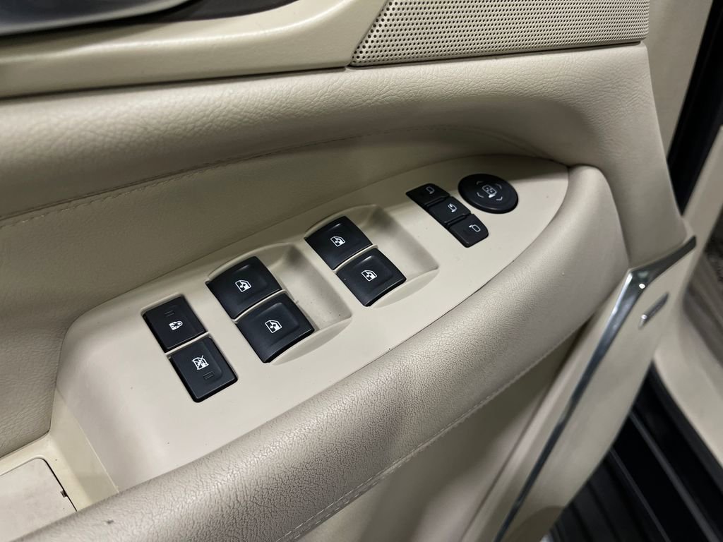 Used 2016 Cadillac Escalade Luxury image 17