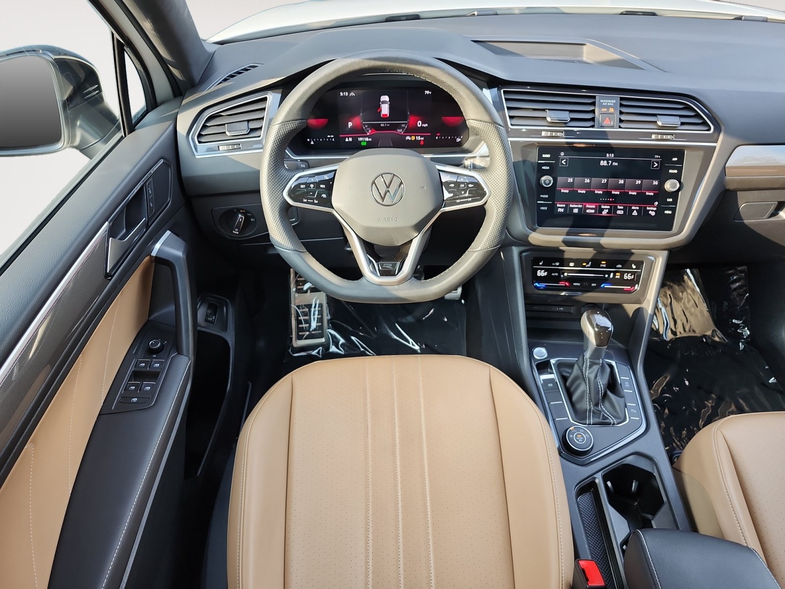 Used 2024 Volkswagen Tiguan SE R-Line w/ MDO Package, Two-Row AWD/4WD image 10