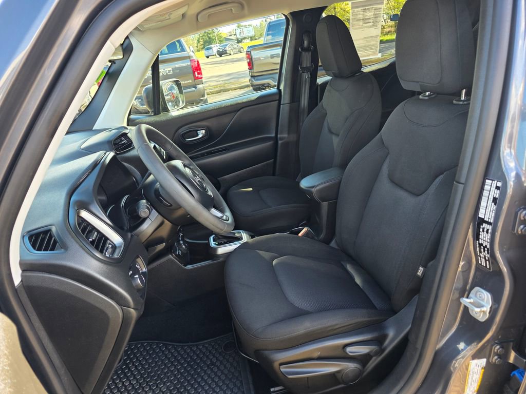 Used 2022 Jeep Renegade Sport w/ Sport Appearance Group image 4