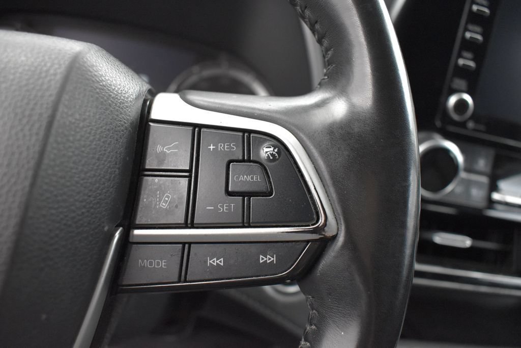 Used 2022 Toyota Highlander XLE AWD/4WD image 7