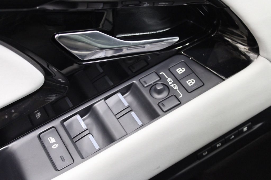 Used 2026 Land Rover Range Rover Evoque S AWD/4WD image 4