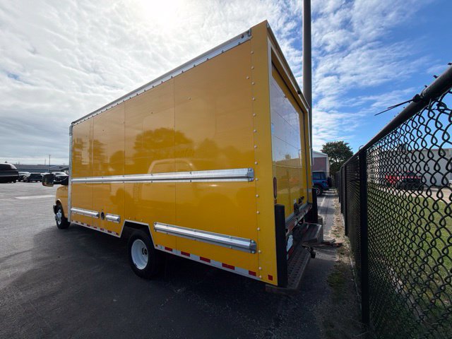 Used 2021 GMC Savana 3500 Extended w/ Power Convenience Package RWD image 8