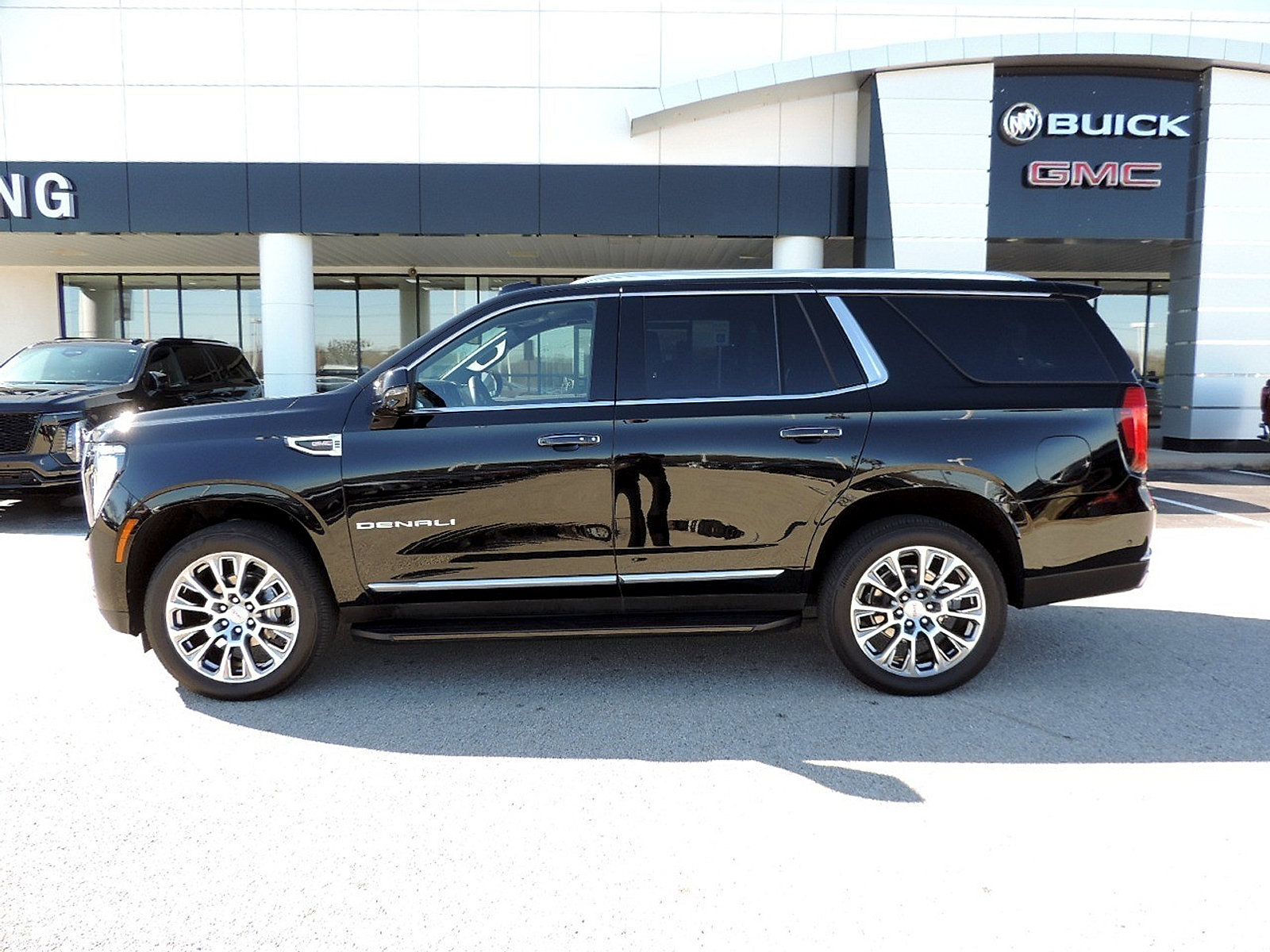 Certified 2025 GMC Yukon Denali image 8