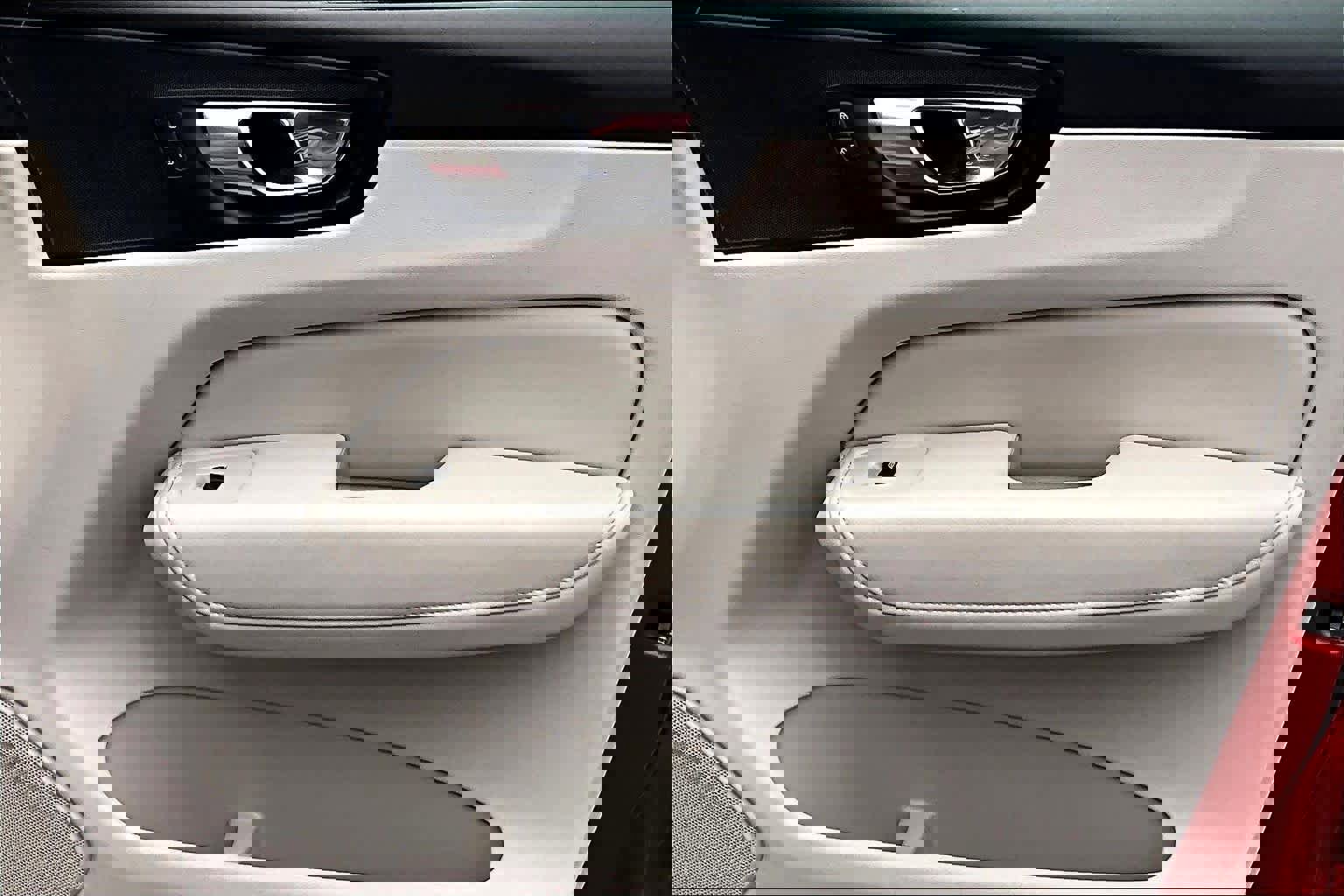 Certified 2023 Volvo XC60 B5 Plus w/ Climate Package image 21