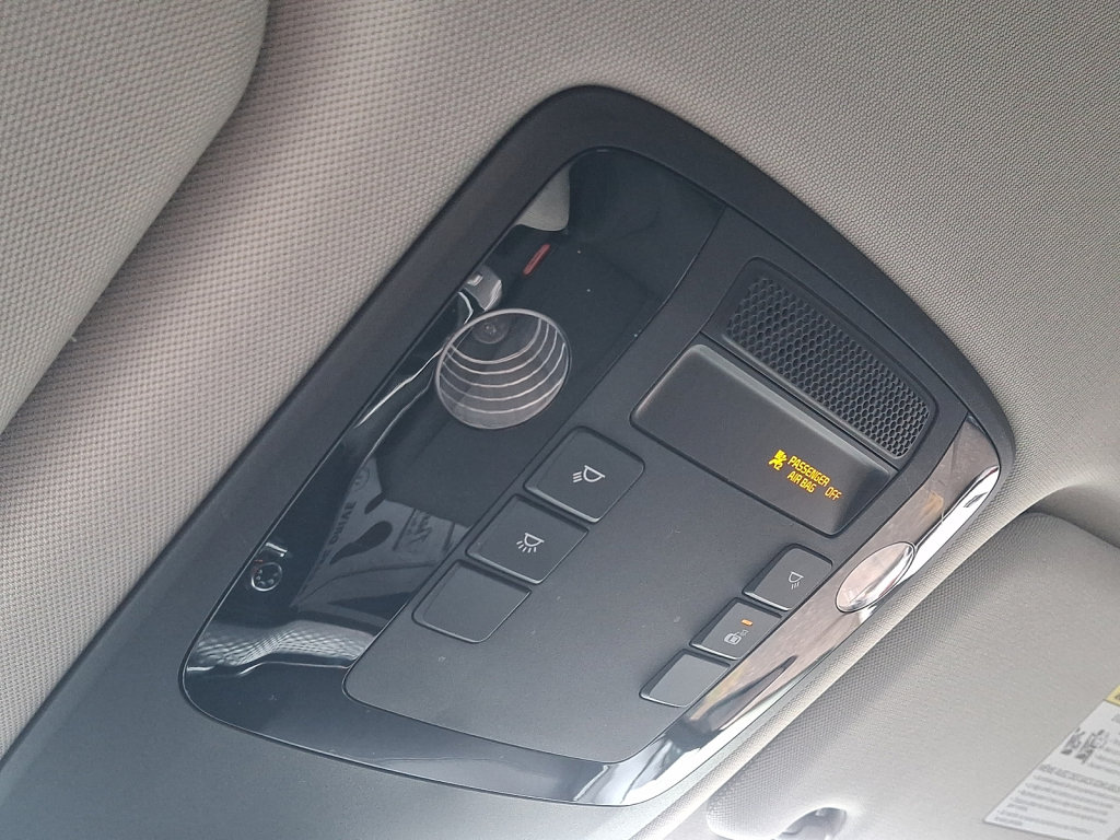 Used 2022 Kia Carnival LX FWD image 34