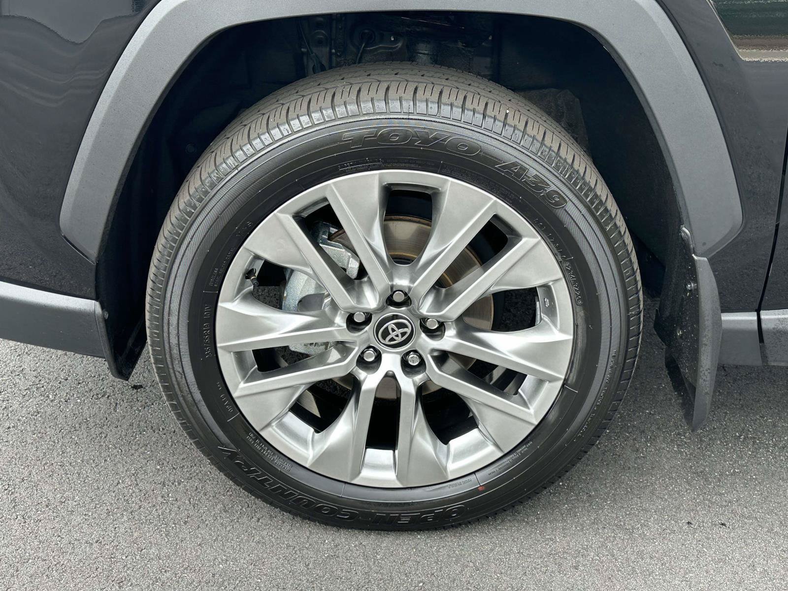 Used 2025 Toyota RAV4 XLE Premium FWD image 29