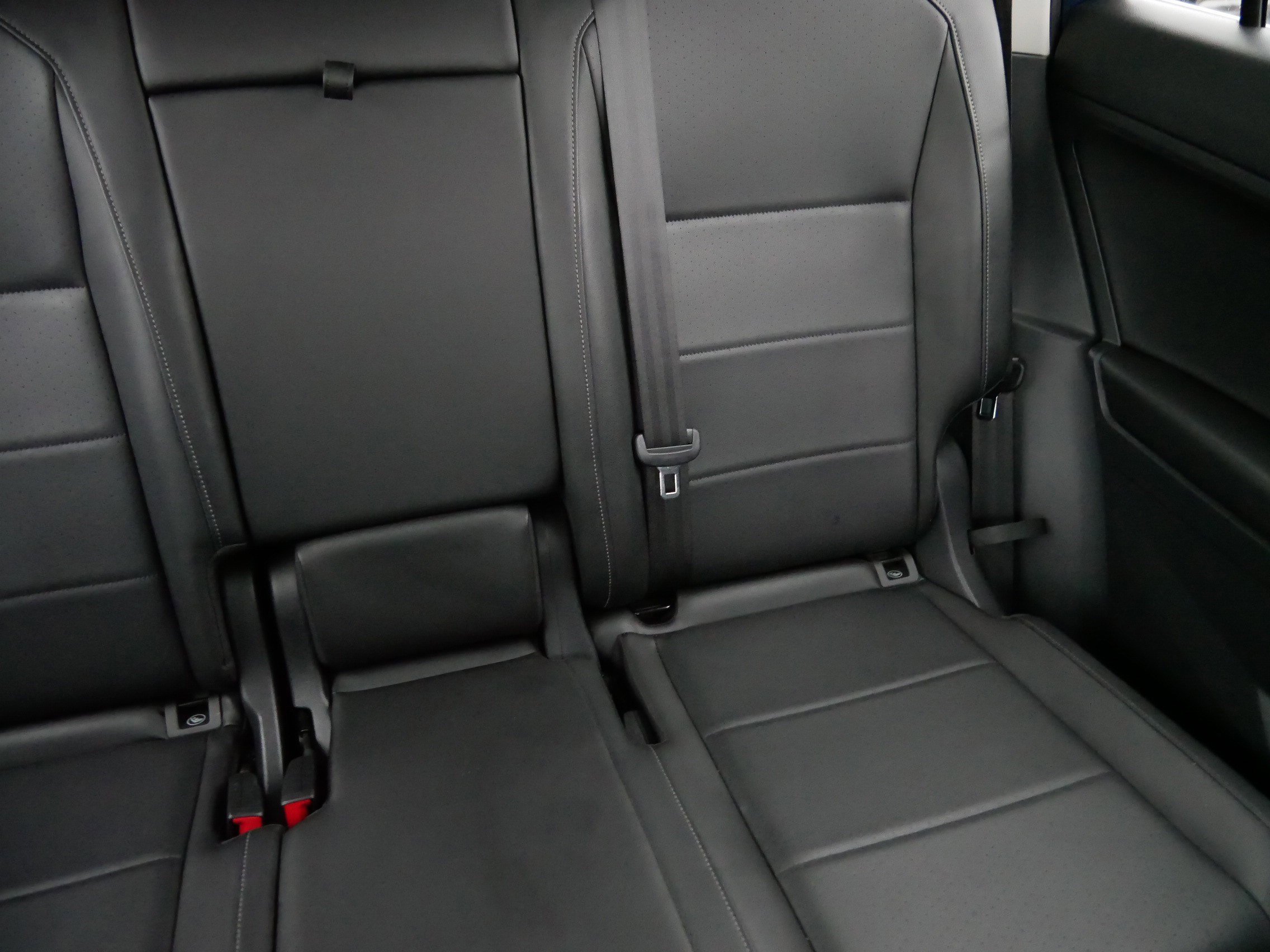 Certified 2020 Volkswagen Tiguan SE w/ Panoramic Sunroof Package image 14