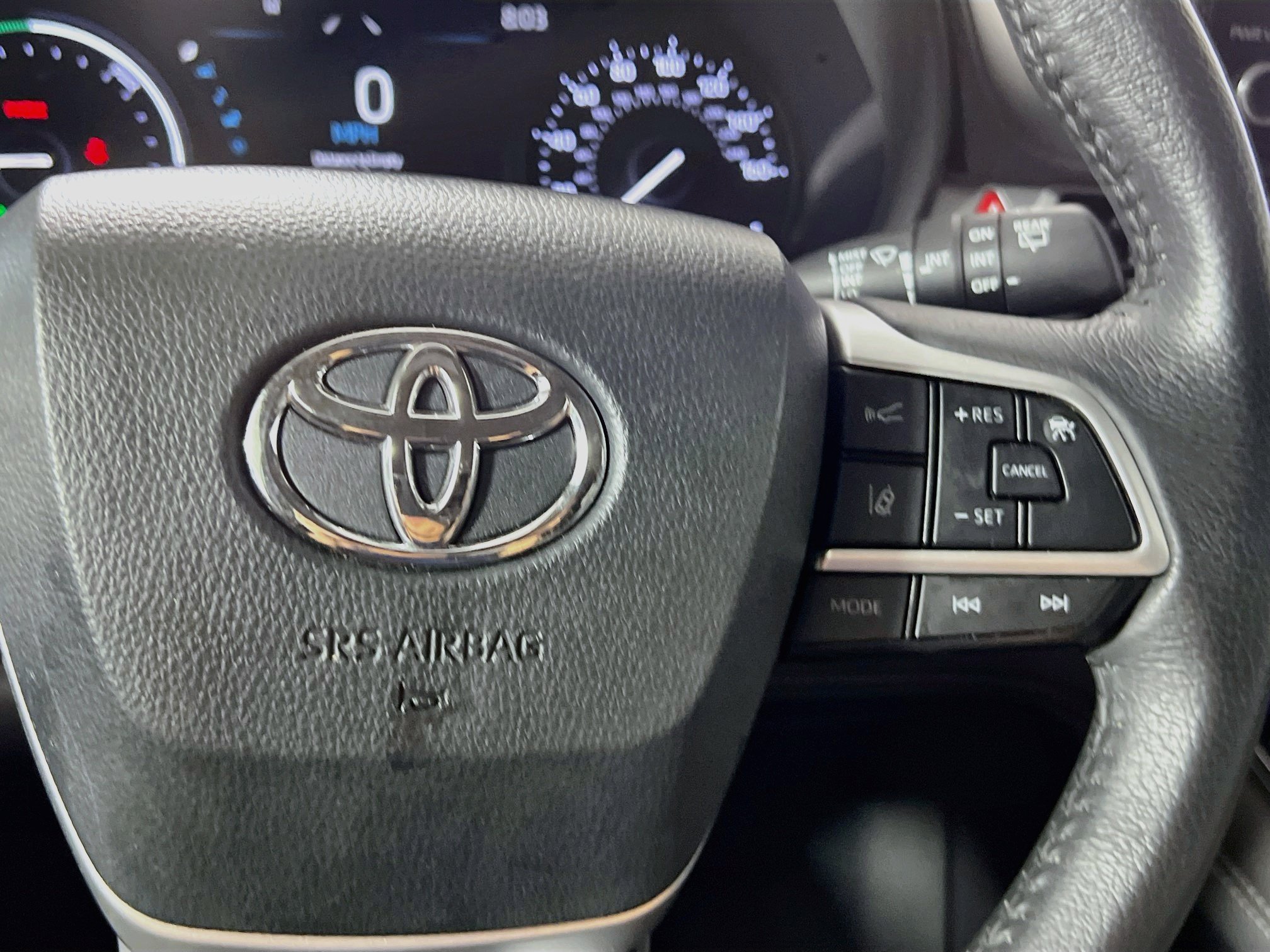 Used 2025 Toyota Sienna XLE FWD image 20