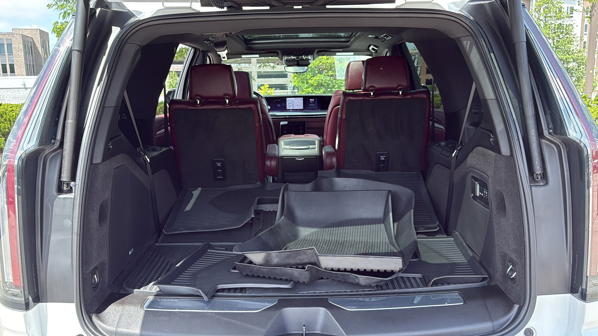 Certified 2025 Cadillac Escalade Premium Luxury w/ Touring Package AWD/4WD image 33