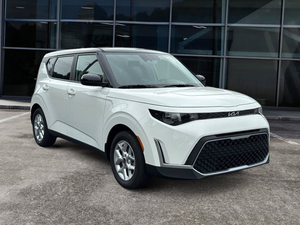 Certified 2025 Kia Soul S FWD image 3