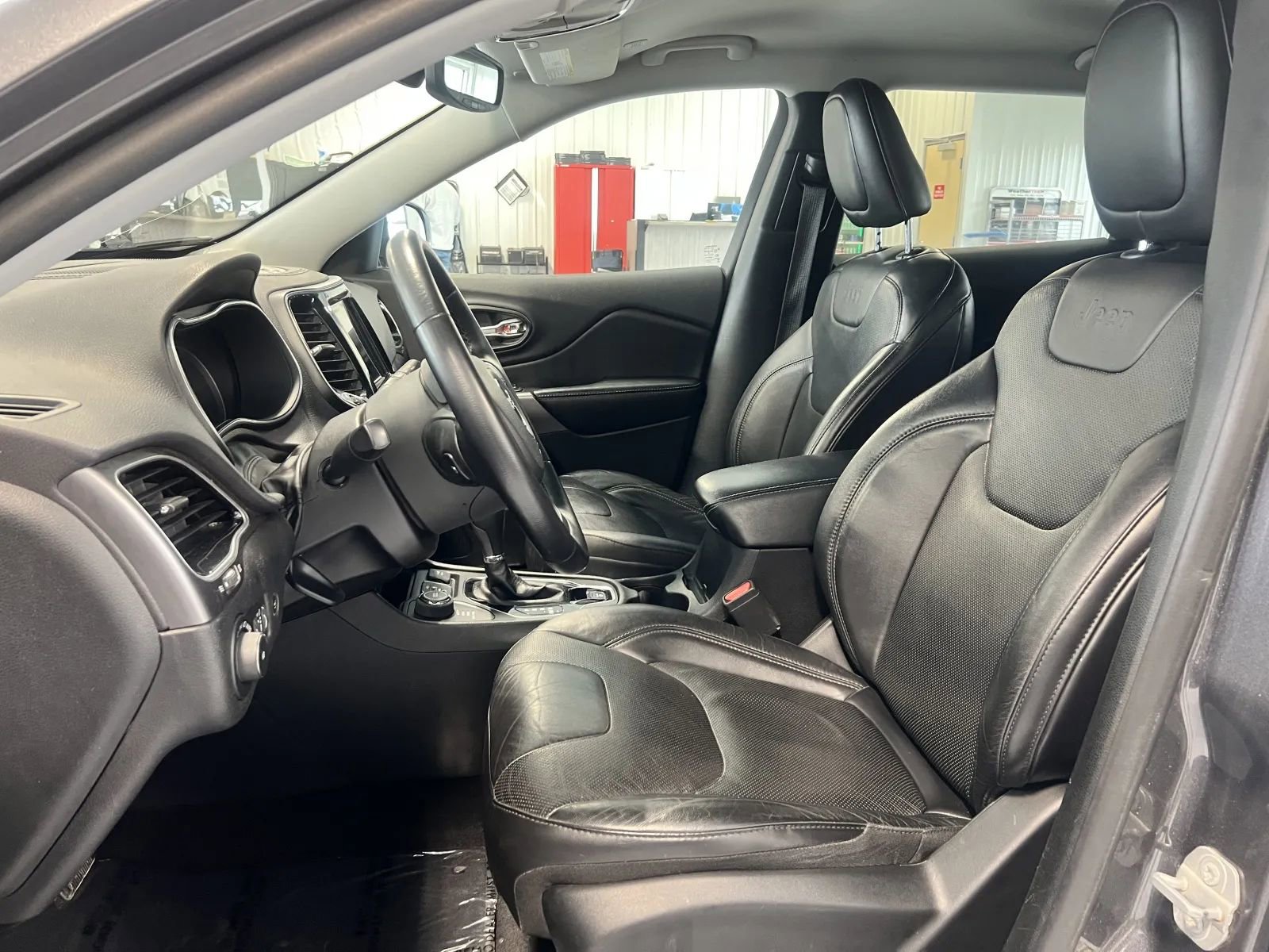 Used 2020 Jeep Cherokee Limited image 12
