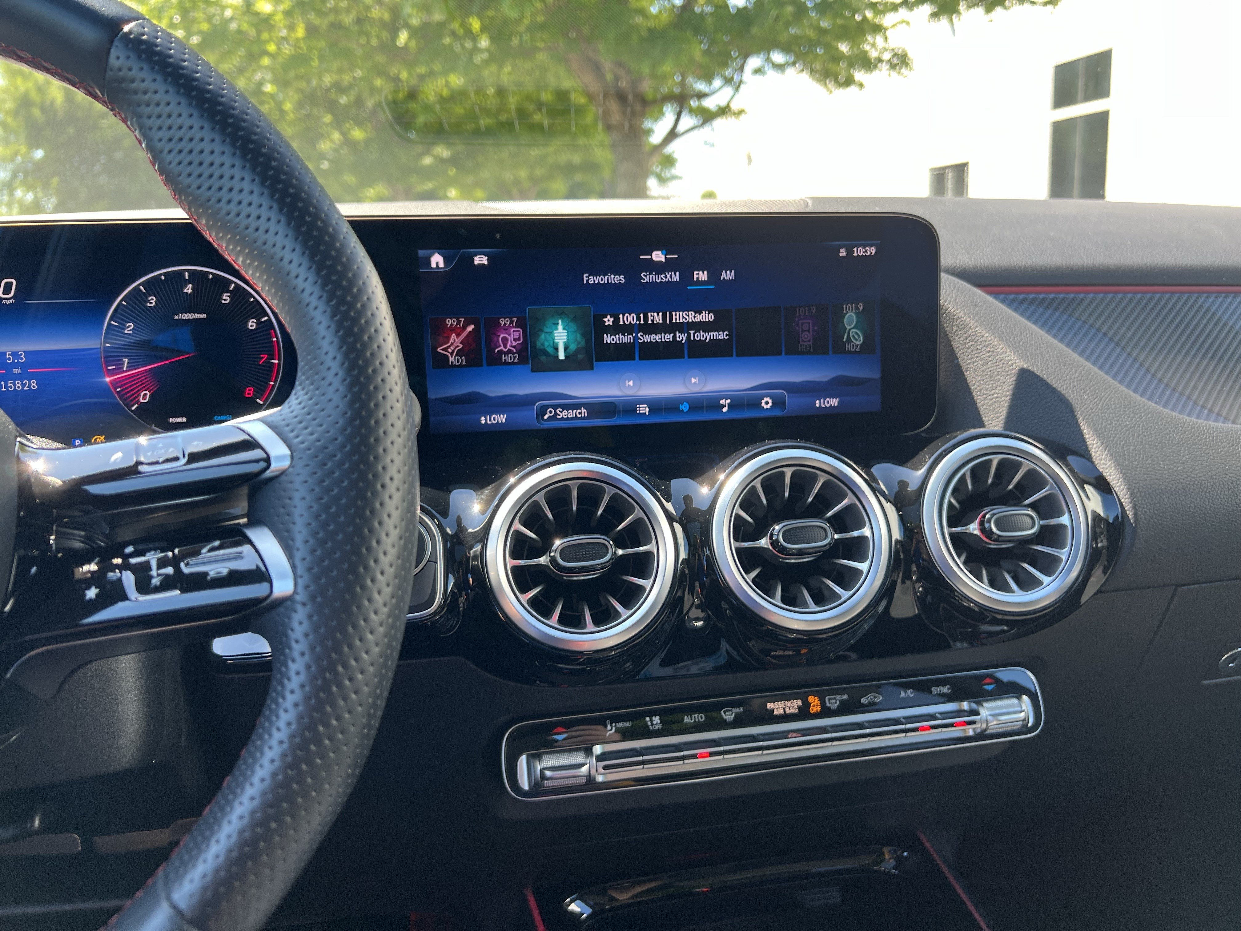 Certified 2025 Mercedes-Benz GLA 250 w/ AMG Night Package image 31