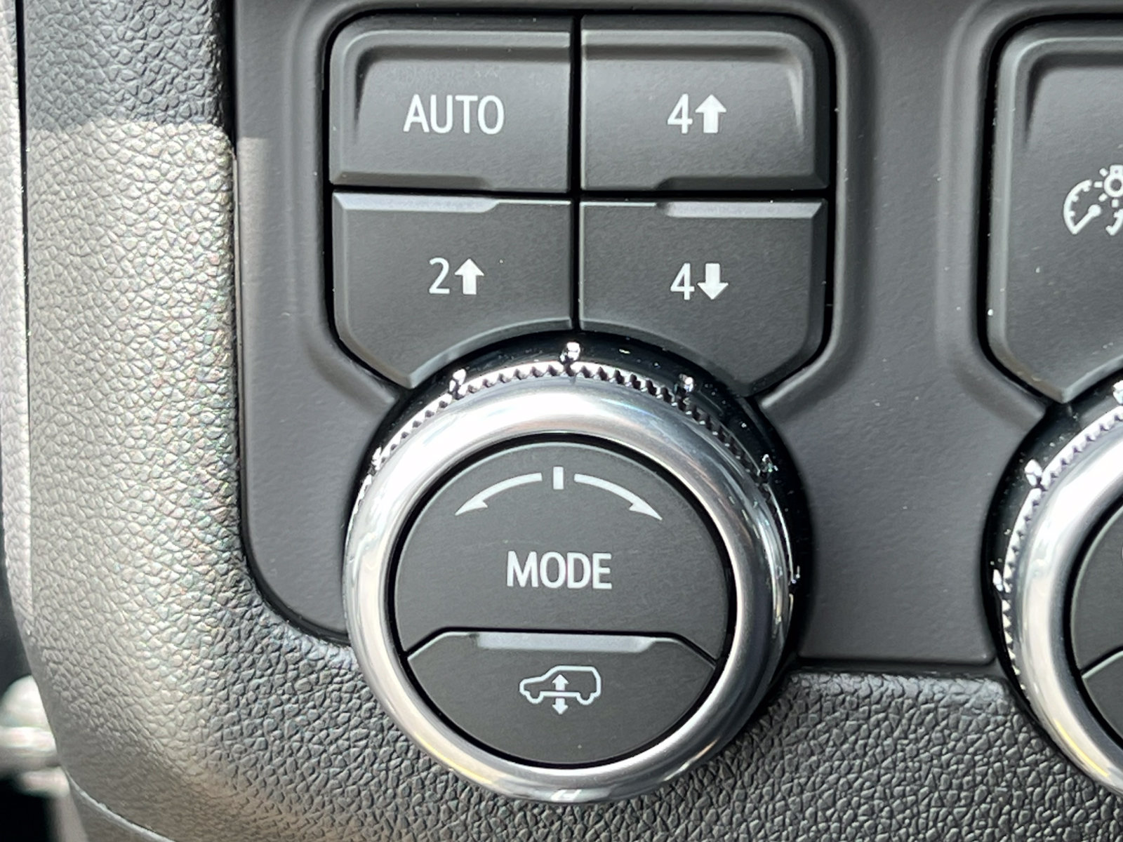 New 2026 GMC Yukon AT4 w/ AT4 Premium Plus Package AWD/4WD image 22