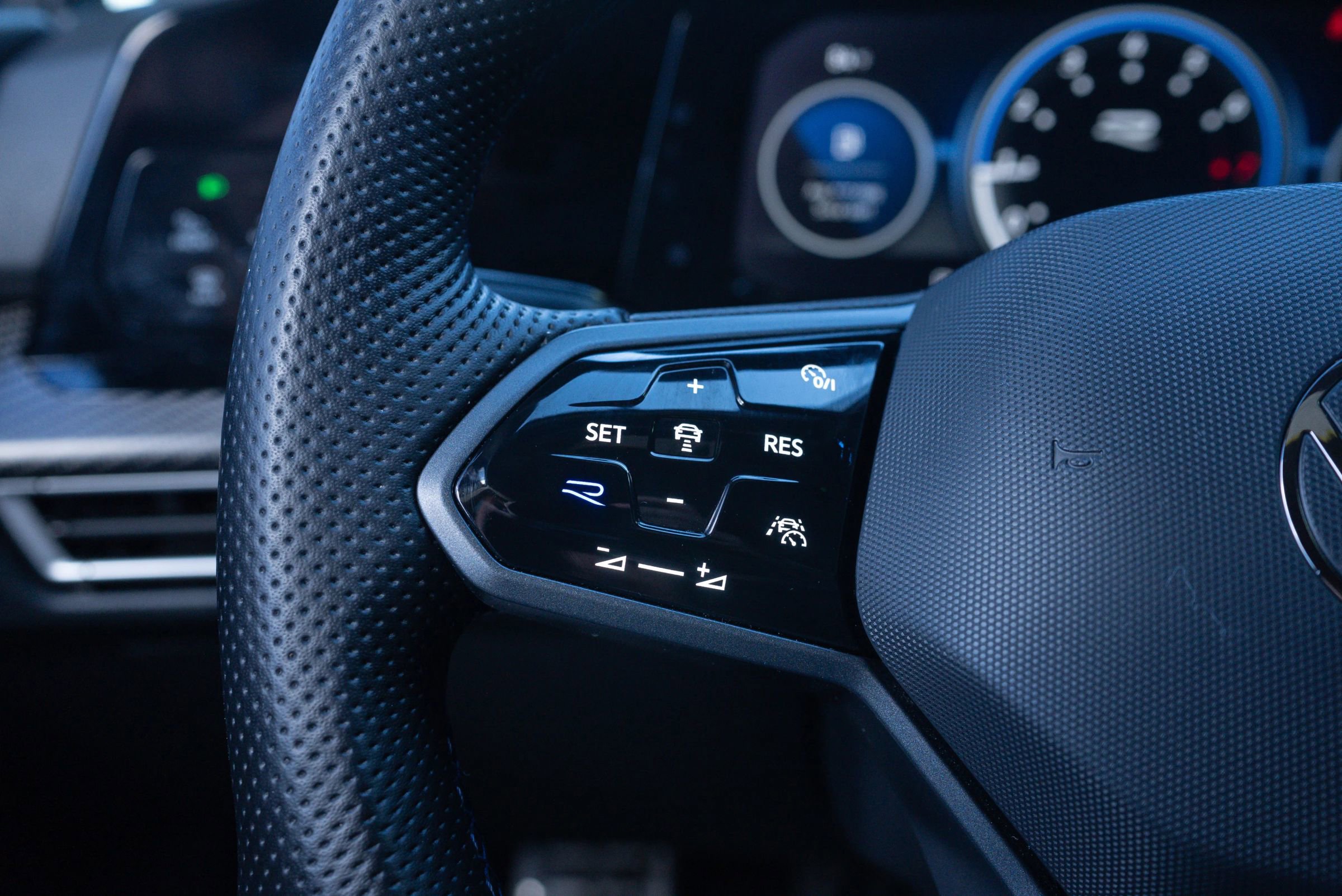 Used 2023 Volkswagen Golf 20th Anniversary Edition image 27