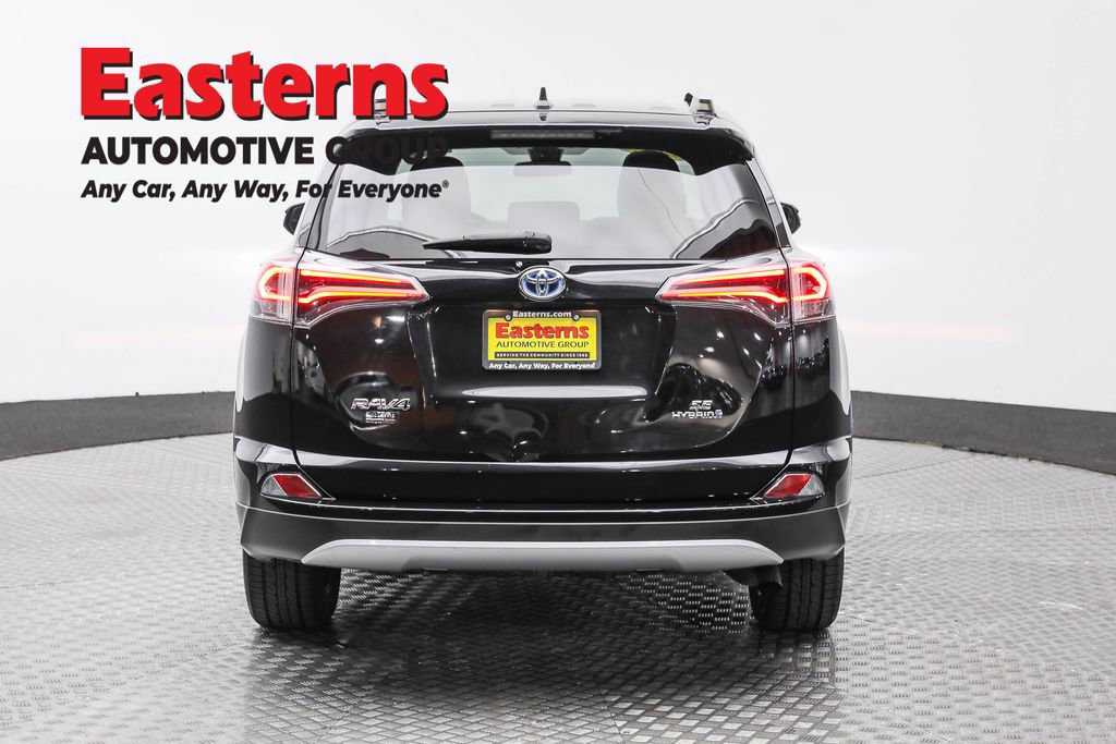 Used 2018 Toyota RAV4 SE image 6