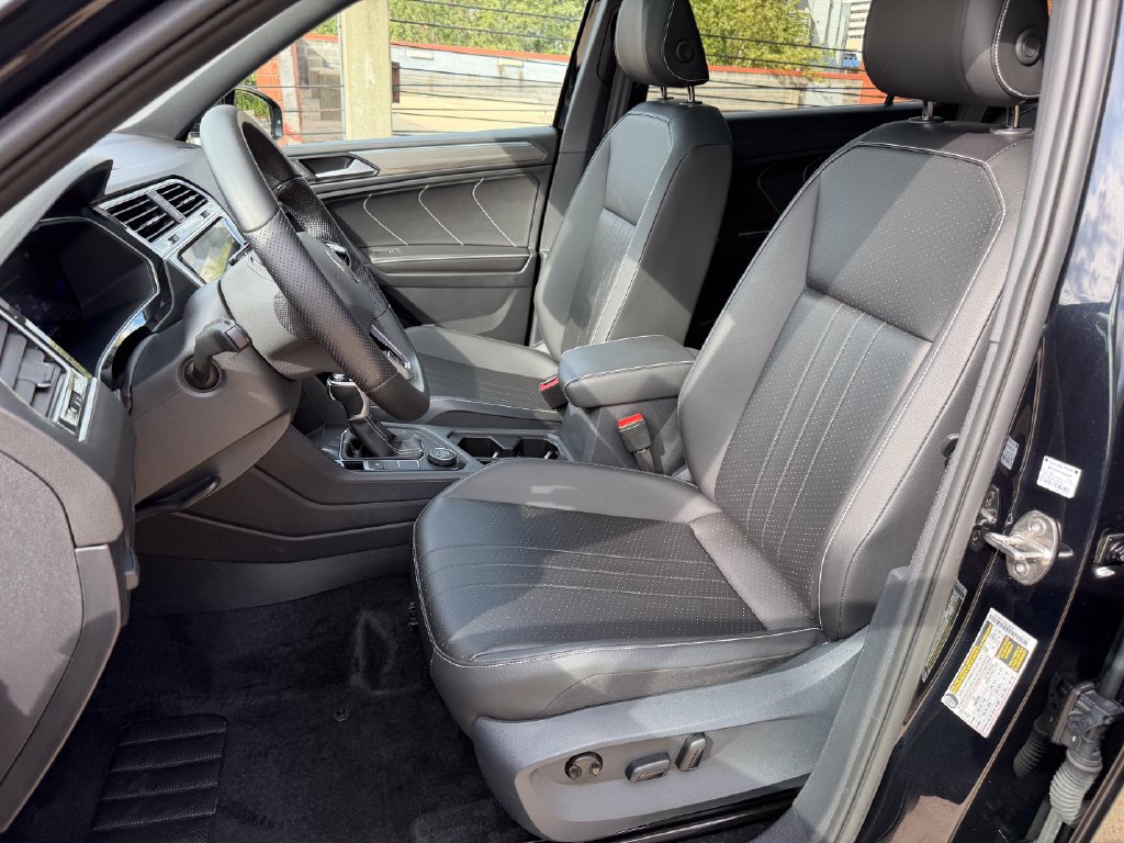 Certified 2024 Volkswagen Tiguan SE R-Line AWD/4WD image 11