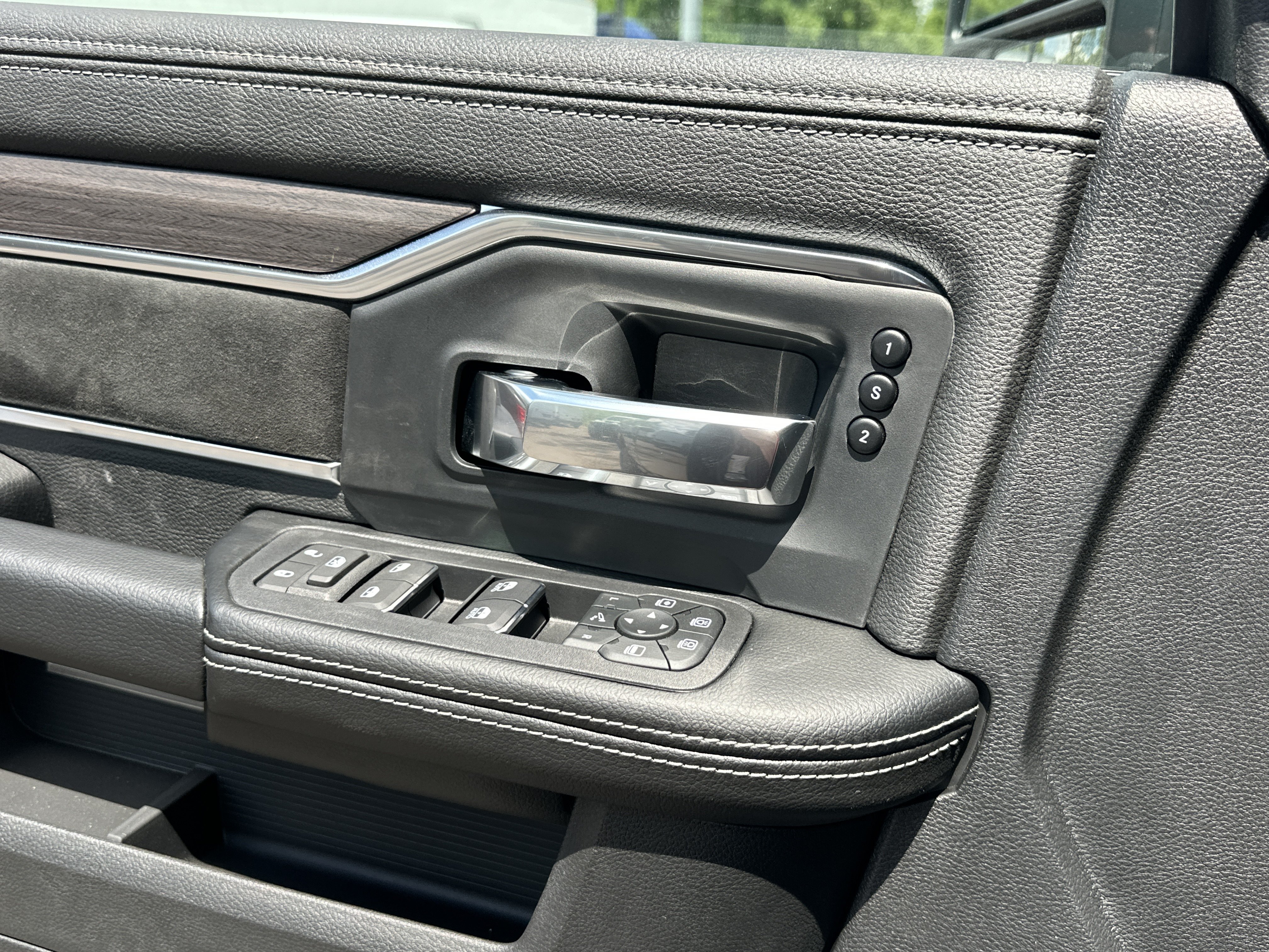 New 2026 RAM 2500 Laramie AWD/4WD image 13