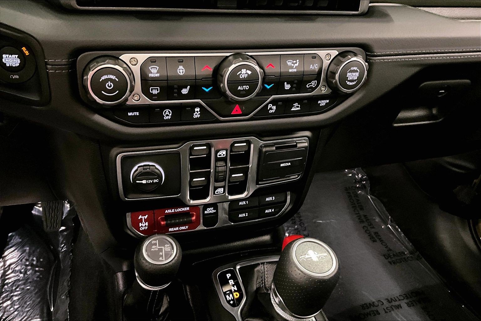 Used 2025 Jeep Gladiator Mojave AWD/4WD image 29