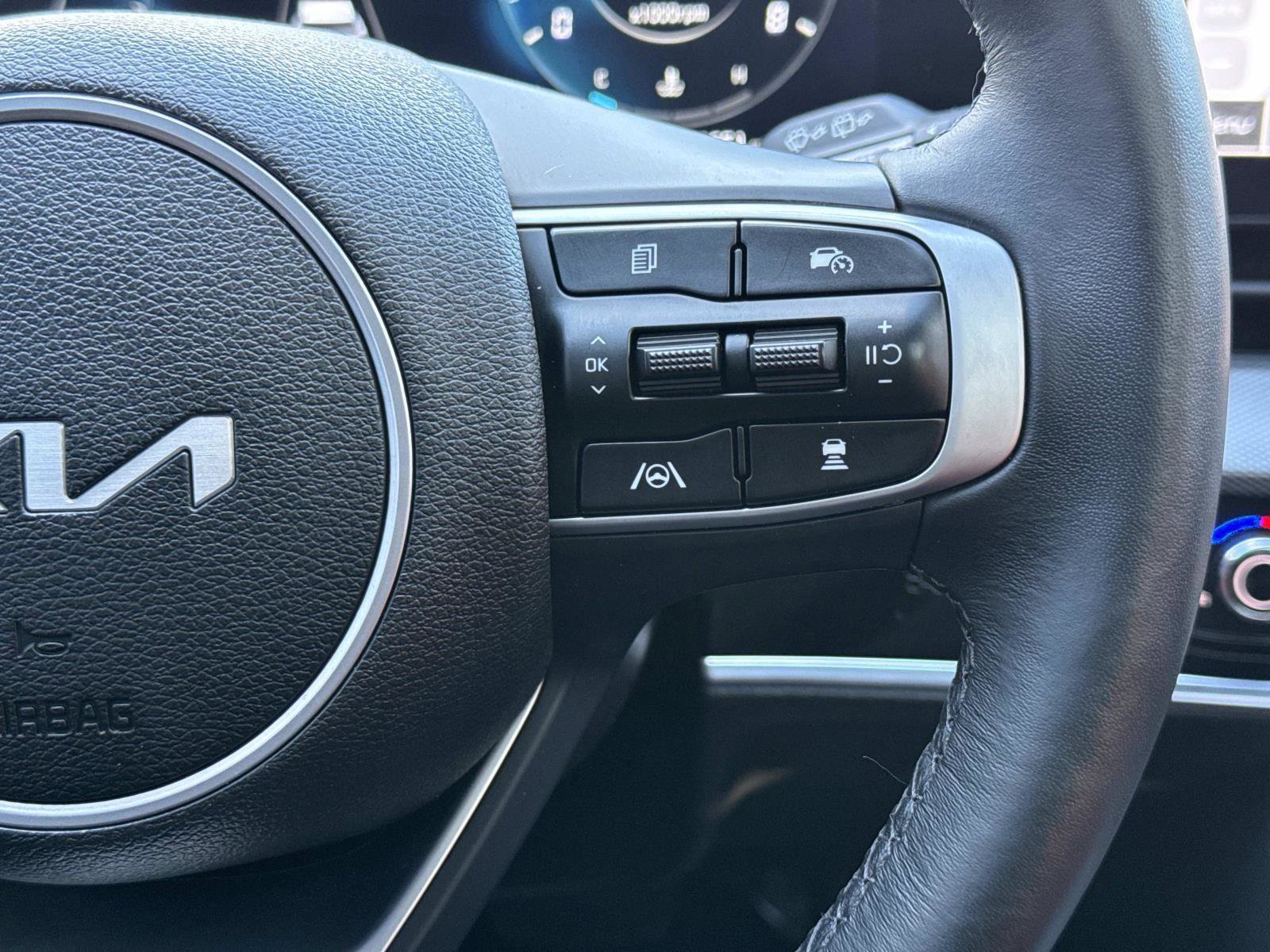 Used 2025 Kia Sportage SX image 8