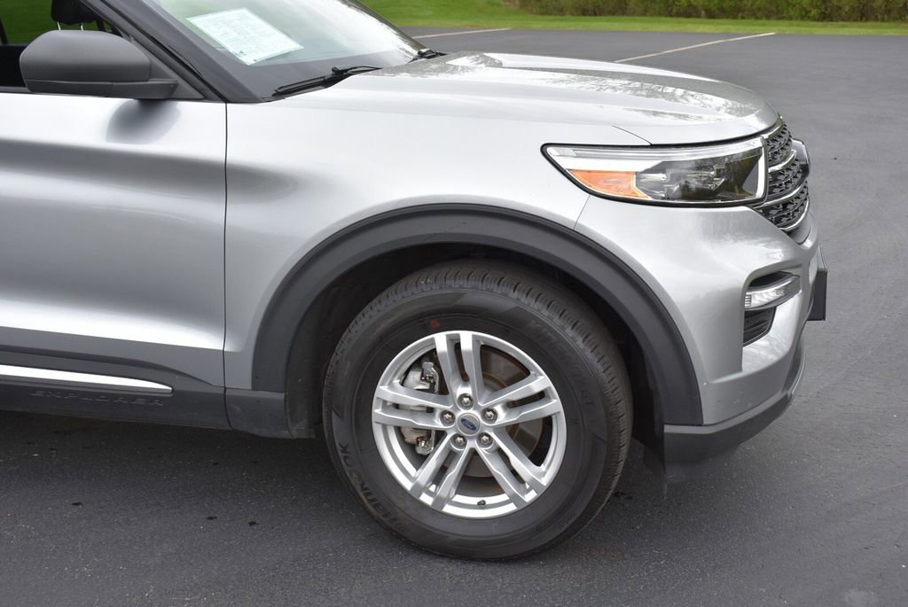 Used 2020 Ford Explorer XLT w/ Equipment Group 202A AWD/4WD image 3