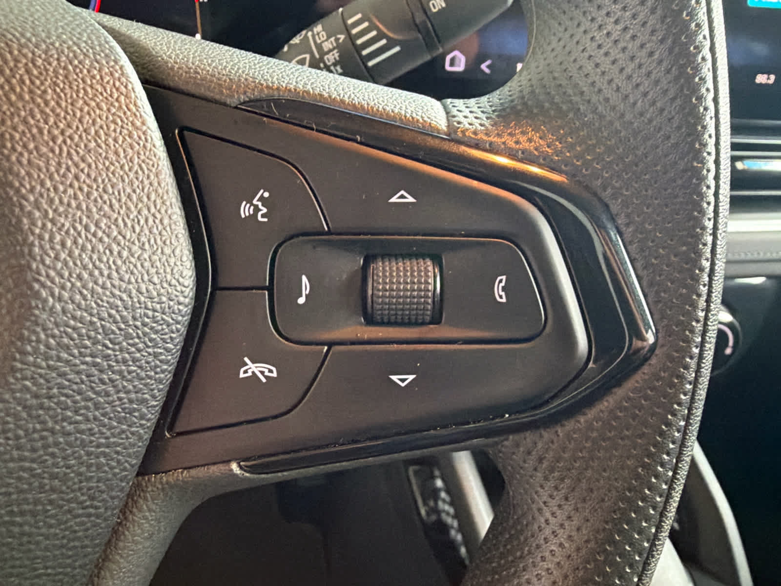 Used 2024 Chevrolet TrailBlazer LT AWD/4WD image 17