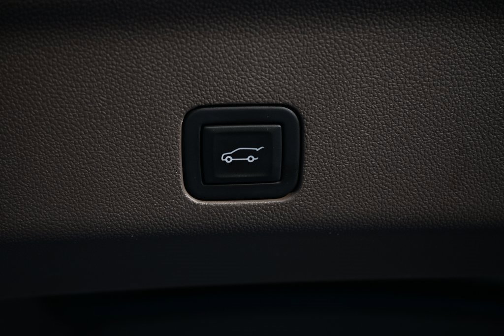 Used 2023 GMC Yukon Denali w/ Denali Reserve Package image 30