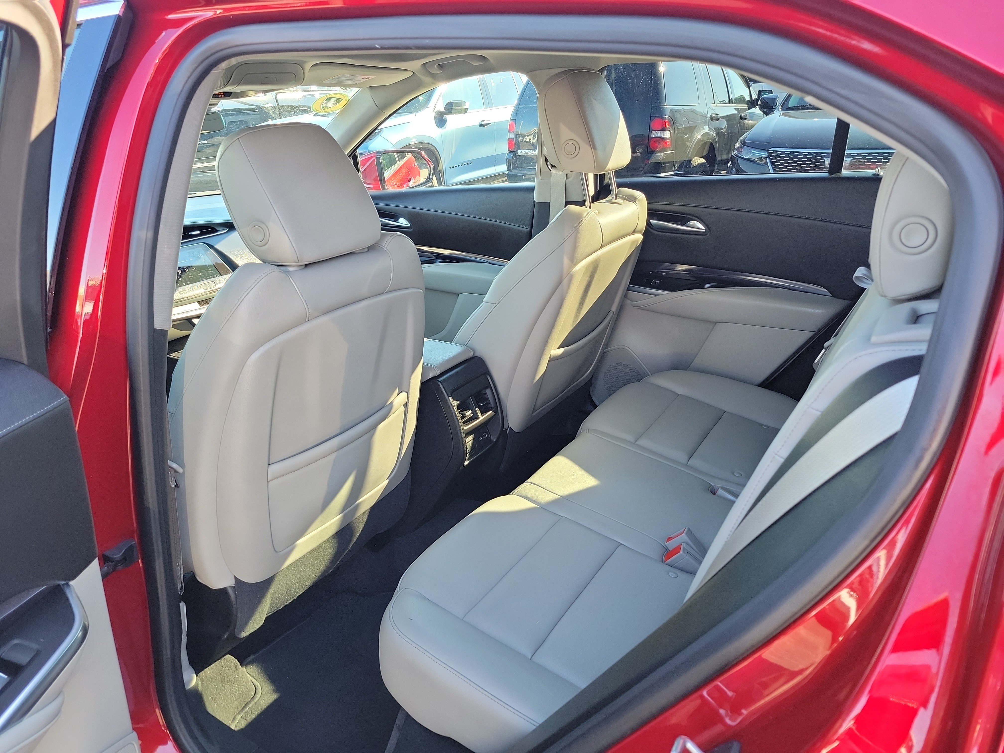 Used 2022 Cadillac XT4 Luxury w/ Cold Weather Package AWD/4WD image 14