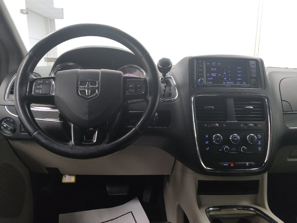 Used 2020 Dodge Grand Caravan SXT image 27