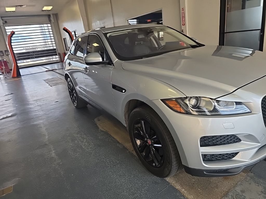 Used 2017 Jaguar F-PACE Premium AWD/4WD image 2