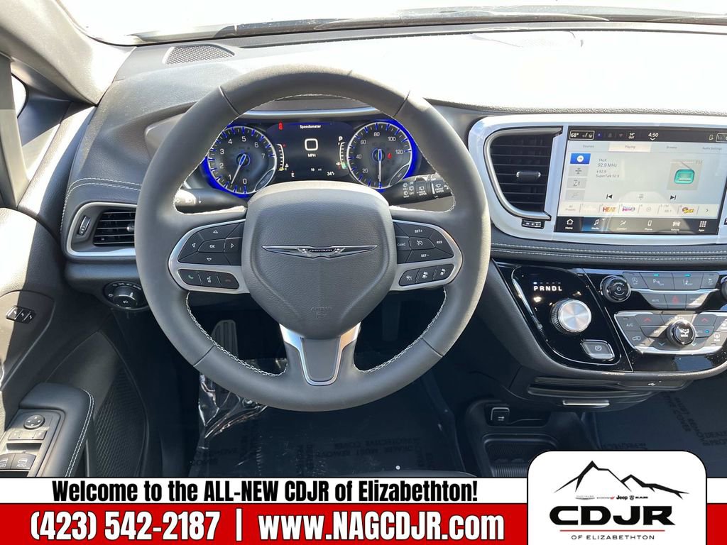 New 2026 Chrysler Pacifica Select image 12