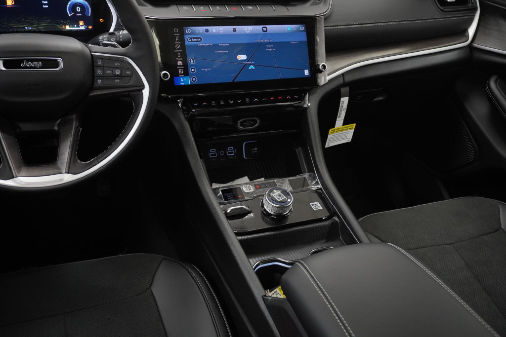New 2026 Jeep Grand Cherokee Altitude AWD/4WD image 20
