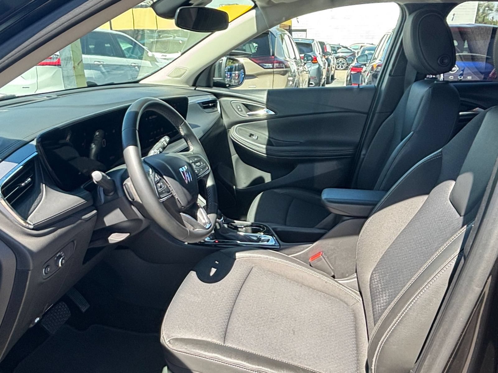 Used 2025 Buick Encore GX Preferred AWD/4WD image 22
