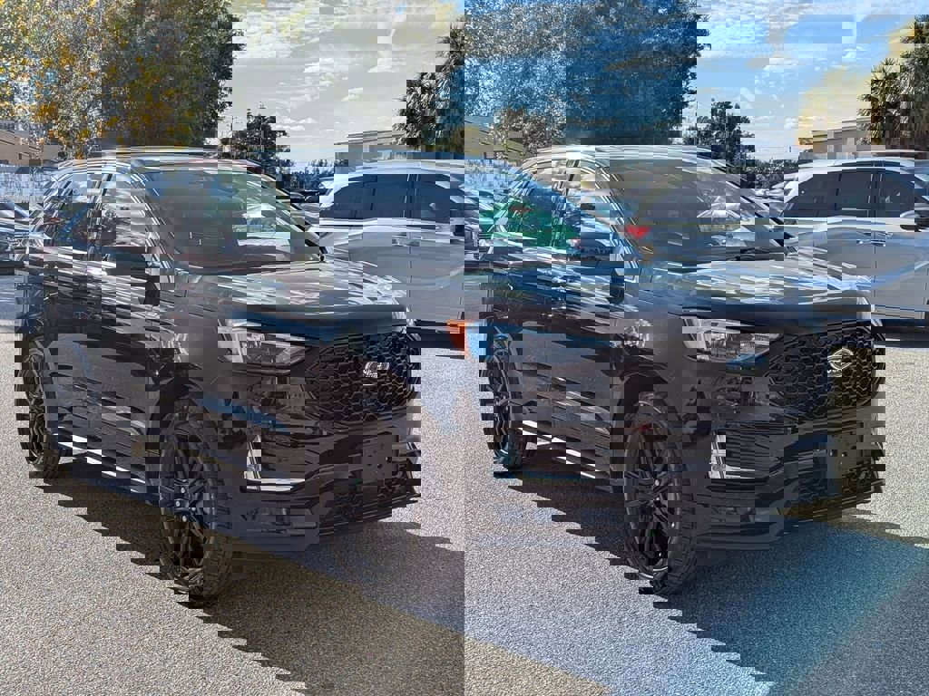 Used 2023 Ford Edge ST-Line image 2