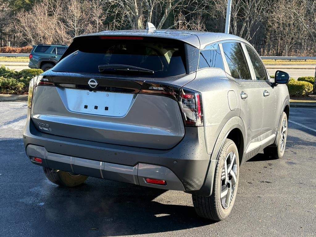 Used 2025 Nissan Kicks SV w/ Charging Package image 7