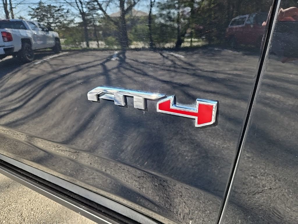 Used 2023 GMC Yukon XL AT4 w/ AT4 Premium Package image 9