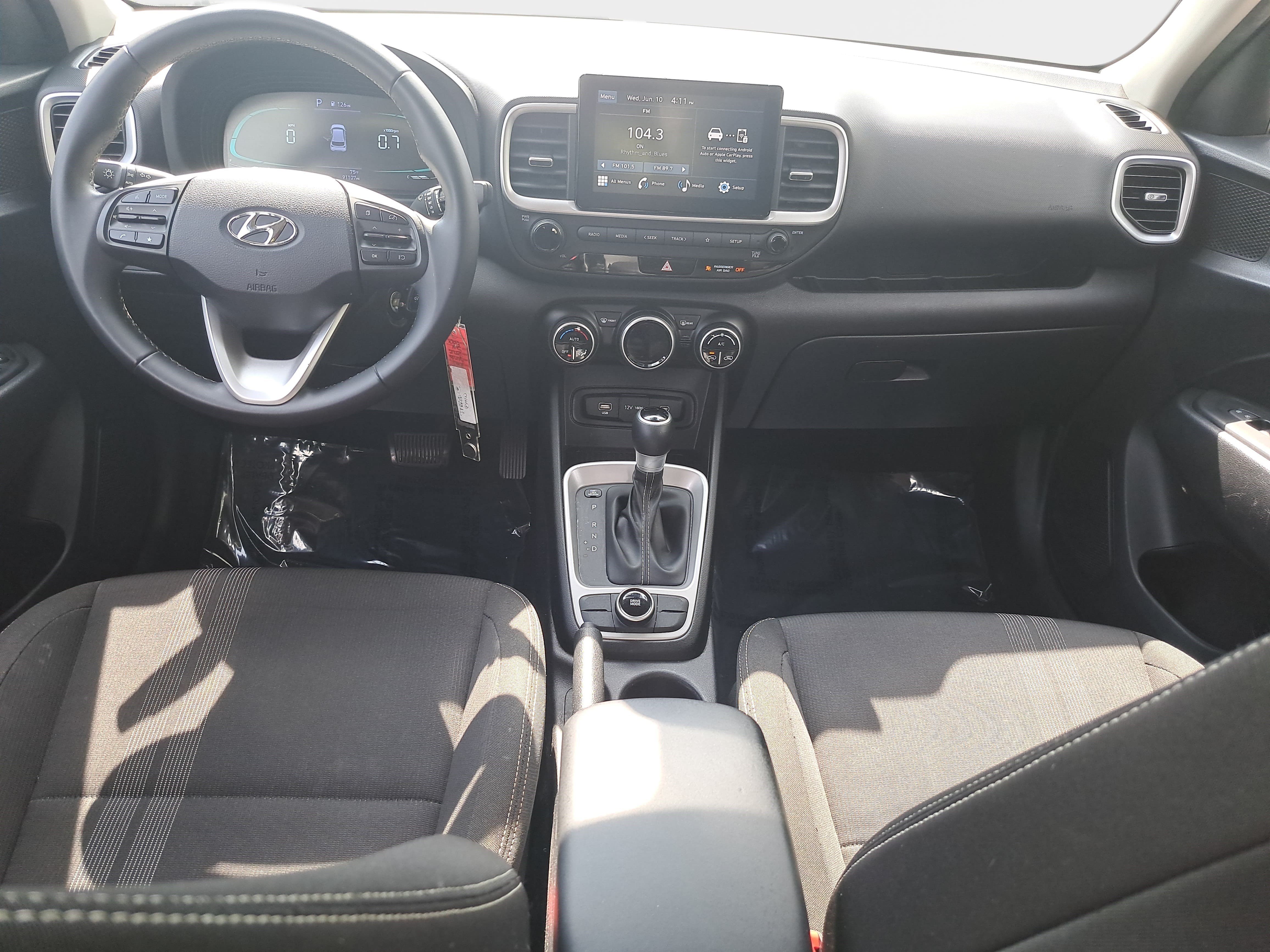 Used 2023 Hyundai Venue SEL FWD image 9