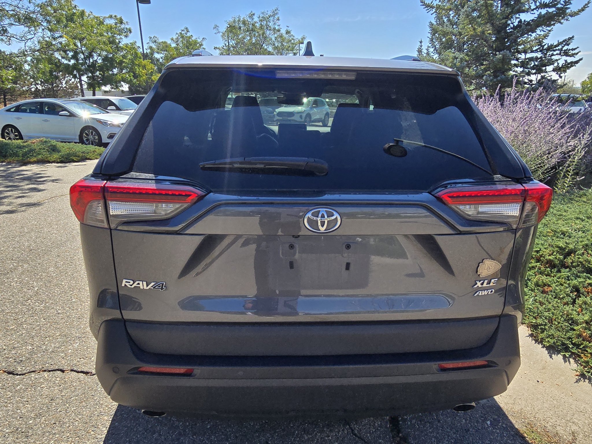Used 2020 Toyota RAV4 XLE Premium AWD/4WD image 5