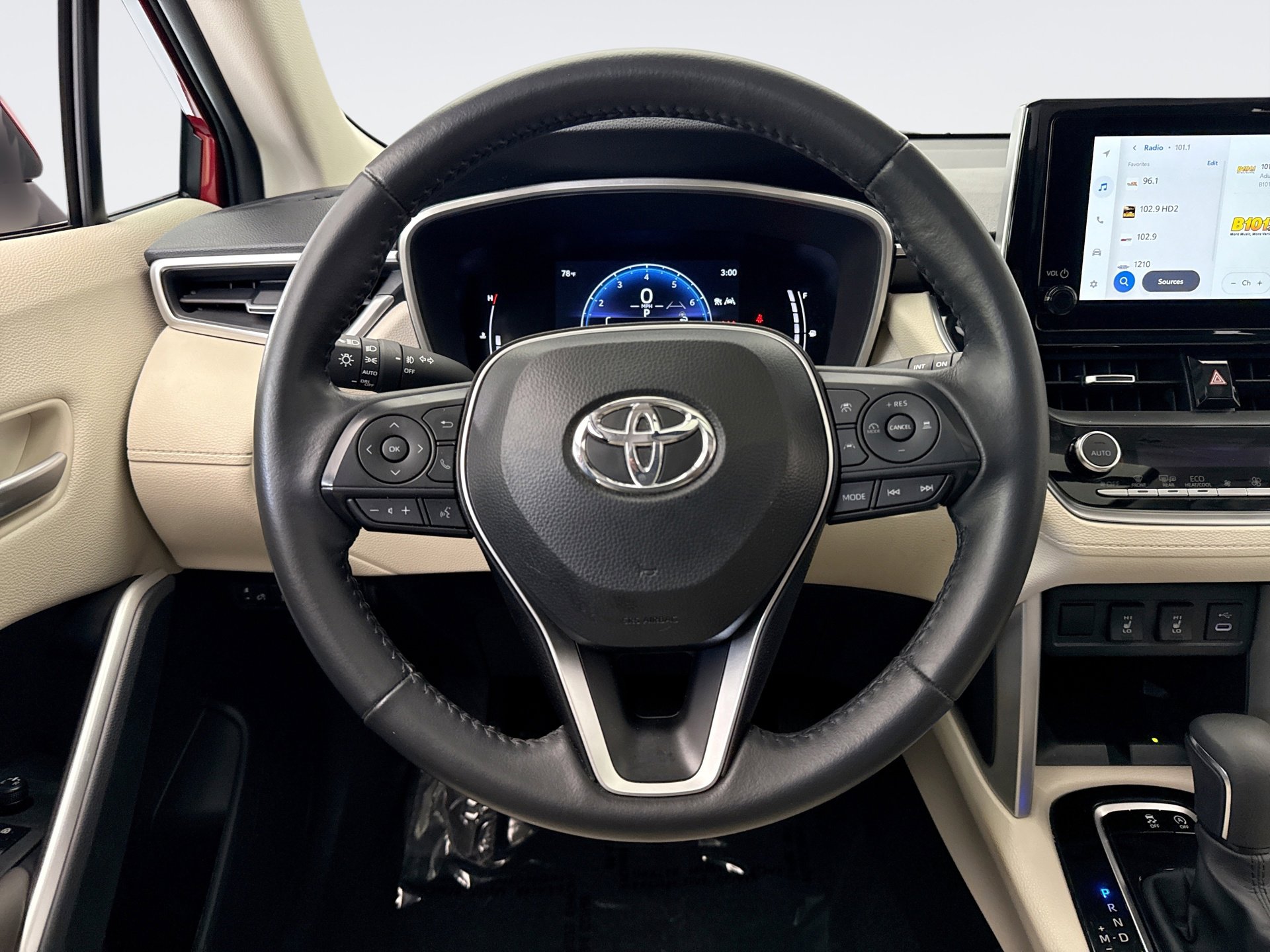 Used 2024 Toyota Corolla Cross XLE w/ Convenience Package AWD/4WD image 12