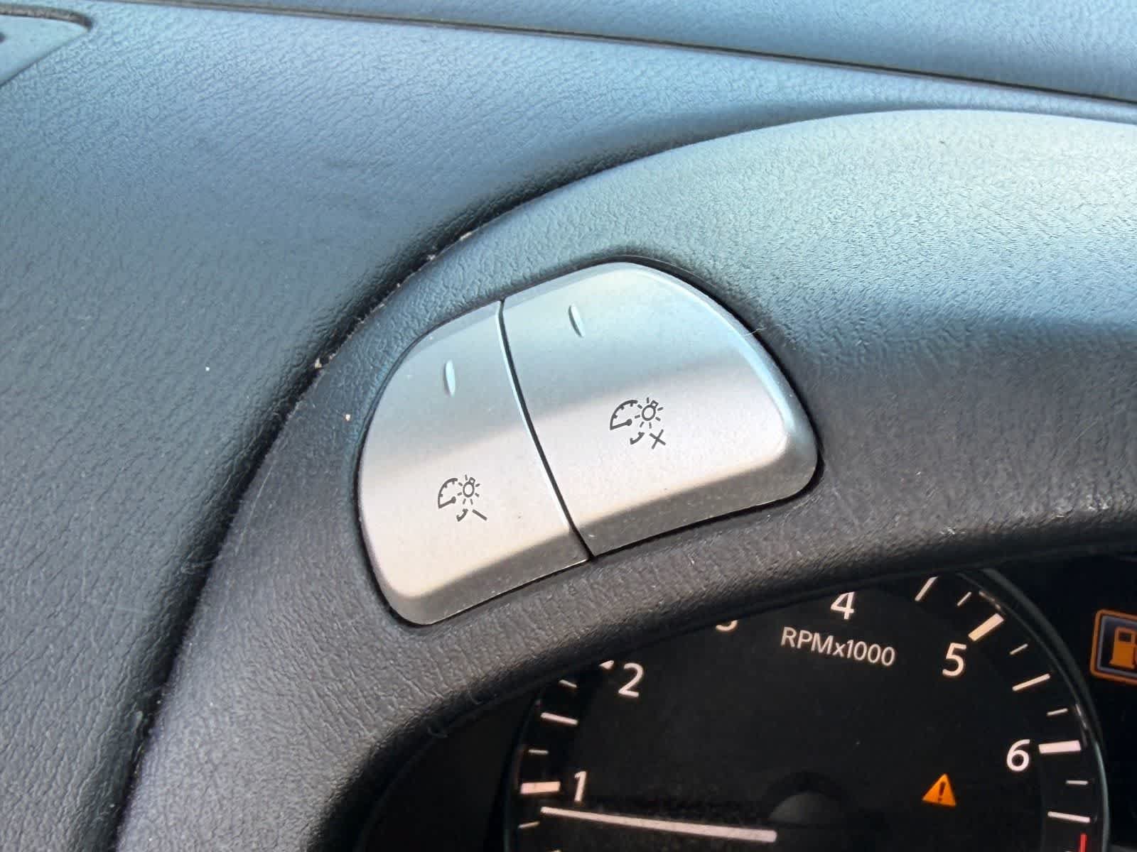 Used 2015 Nissan Pathfinder S FWD image 26