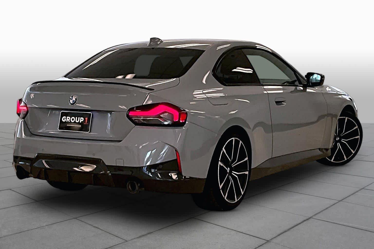 Used 2022 BMW 230i Coupe w/ M Sport Package RWD image 11