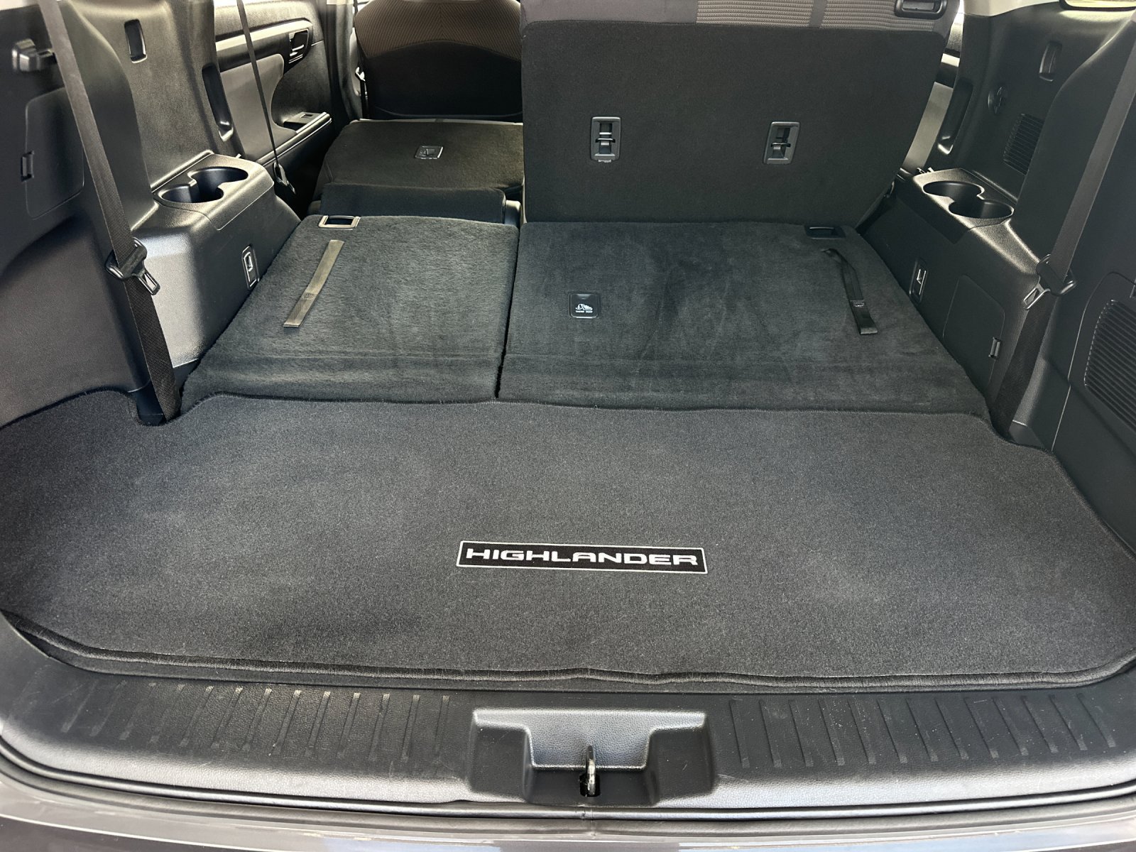 Used 2025 Toyota Highlander LE AWD/4WD image 15