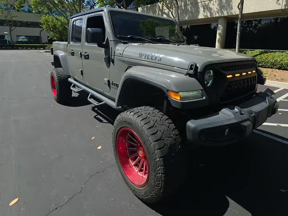Used 2021 Jeep Gladiator Mojave AWD/4WD image 3